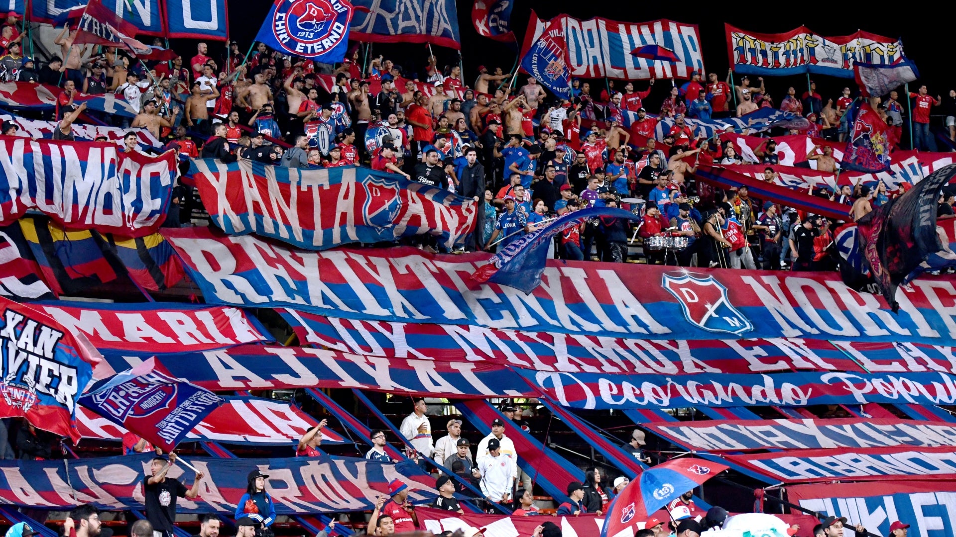 Barra de hinchas de Independiente Medellin - VizzorImage