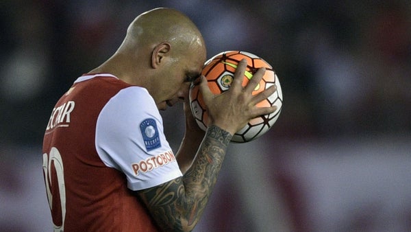 Ómar Pérez, ídolo de Santa Fe, sufrió un infarto: ya está estable