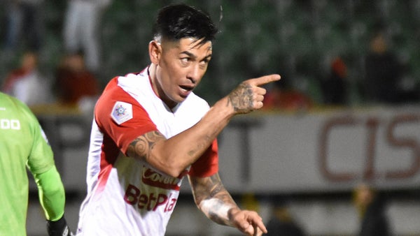 Santa Fe dejó en manos de los hinchas el futuro de dos fichajes Santa Fe dejó en manos de los hinchas el futuro de dos fichajes