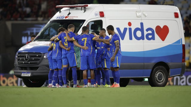 Jugador se desplomó en pleno partido contra Flamengo