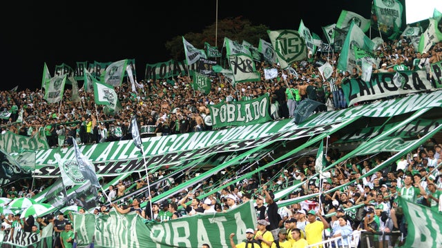 Hinchada de Atlético Nacional en el Atanasio - VizzorImage