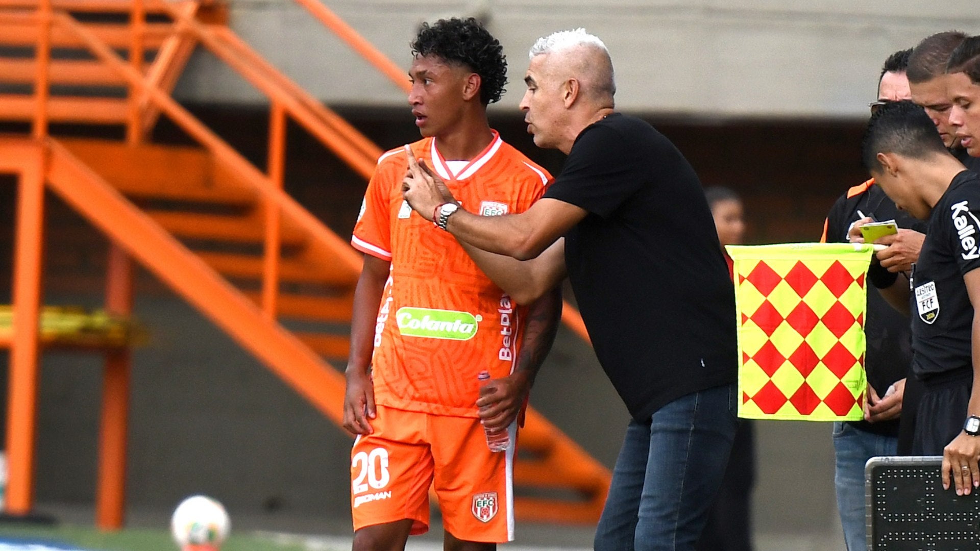Envigado casi anota un gran gol ante Tigres