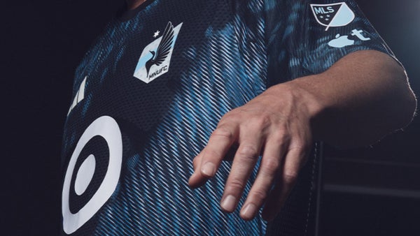James Rodríguez estrena la nueva camiseta de Minnesota United