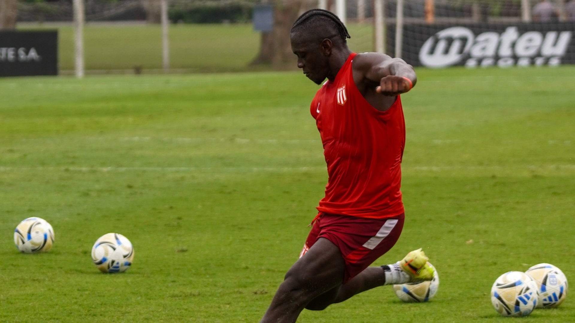 Edwuin Cetré volvió a entrenamientos con Estudiantes de La Plata - @EdelpOficial