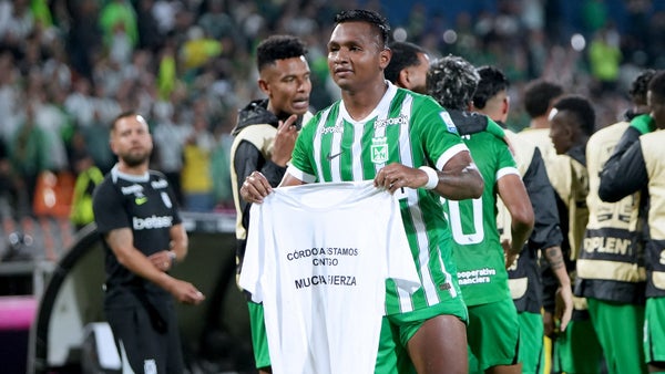 Alfredo Morelos lidera campaña de ayuda a damnificados en Córdoba