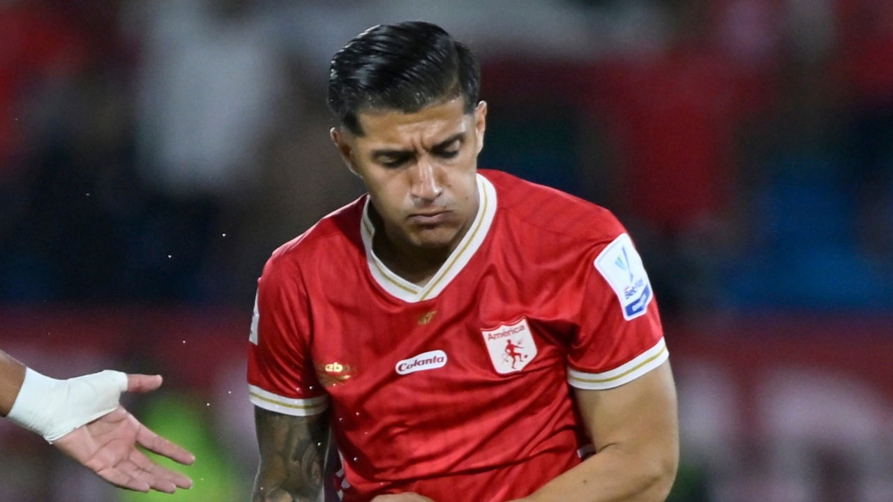 Santa Fe falló en salida, pero Guzmán perdonó el gol con América