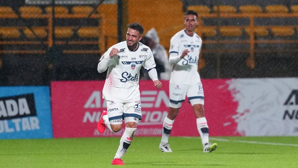 Fortaleza venció a Boyacá Chicó por doblete de Andrés Arroyo Fortaleza venció a Boyacá Chicó por doblete de Andrés Arroyo