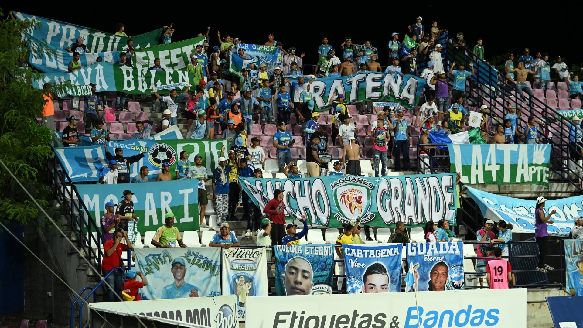 La hinchada de Jaguares de Córdoba - VizzorImage