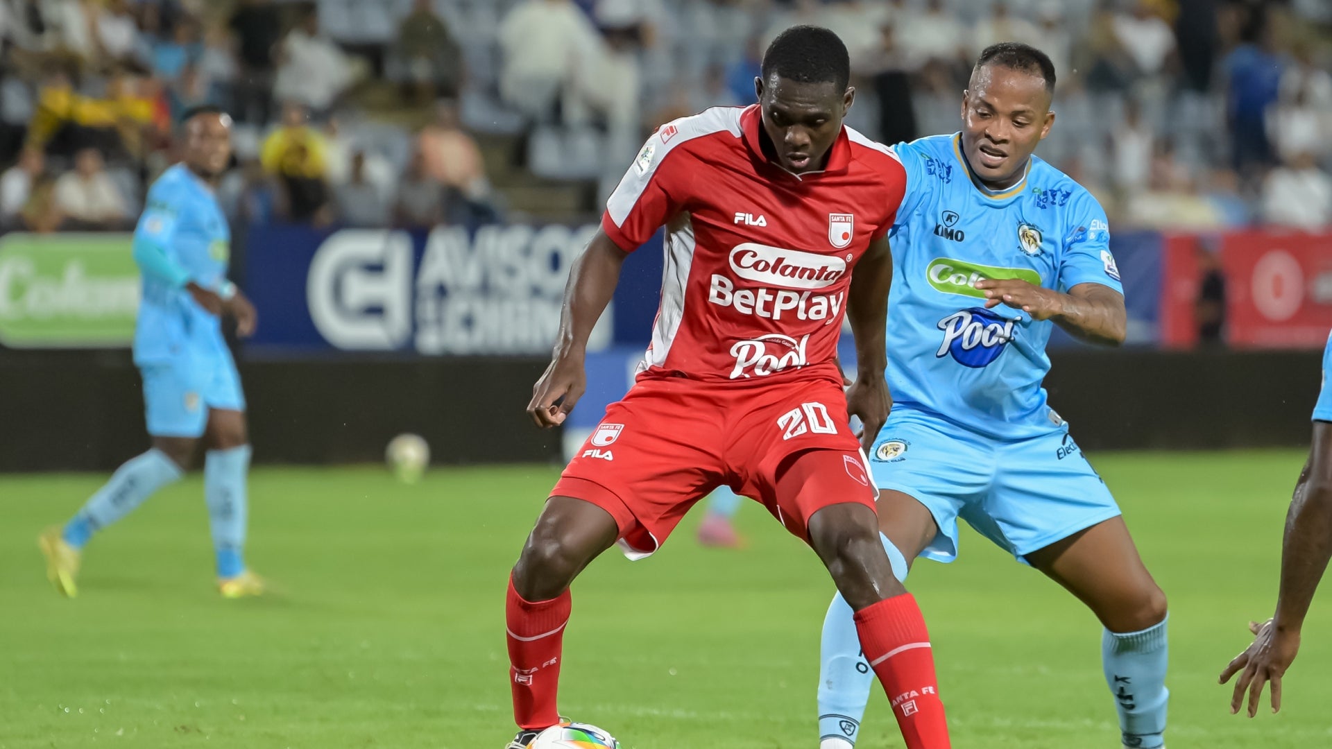 Santa Fe cometió error defensivo y Jaguares celebró un nuevo gol de Rentería - VizzorImage
