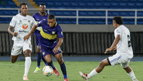 Boca Juniors se salvó de un llamativo gol de Orsomarso