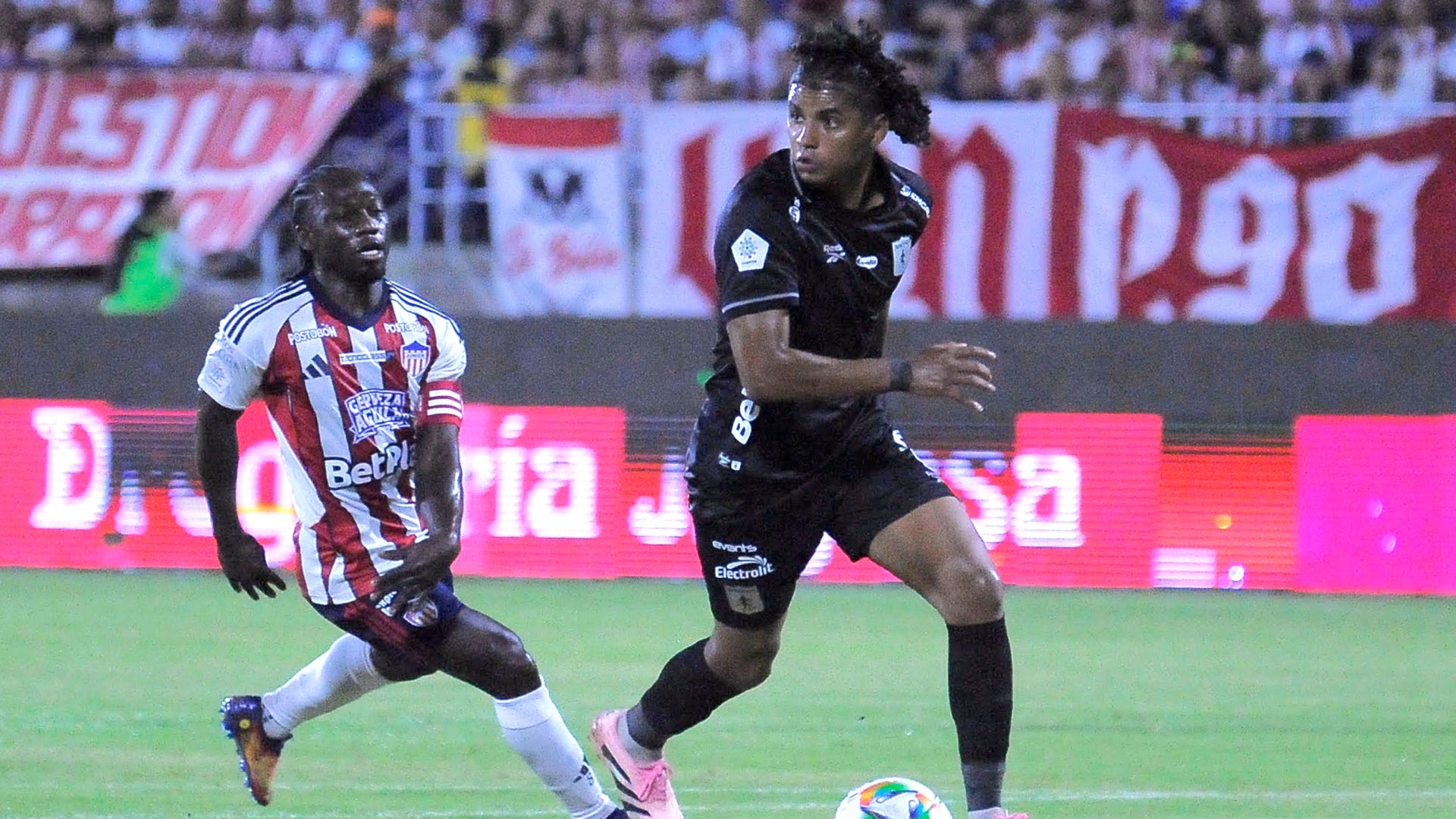 América estrelló el balón en el palo ante Junior