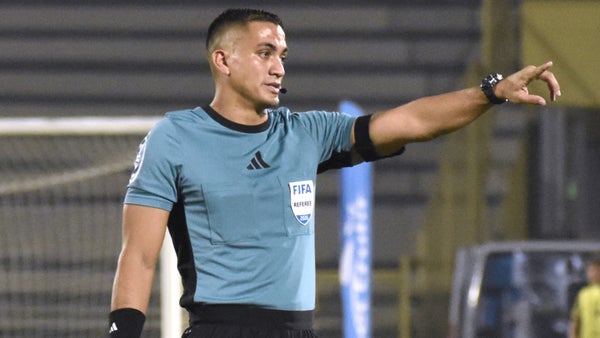 Llaneros pateó penal vs. Medellín por mano, tras llamado de VAR Llaneros pateó penal vs. Medellín por mano, tras llamado de VAR