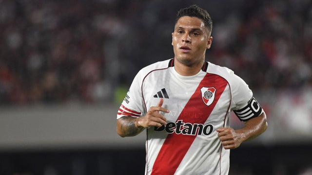 Juanfer Quintero salió lesionado con River Plate