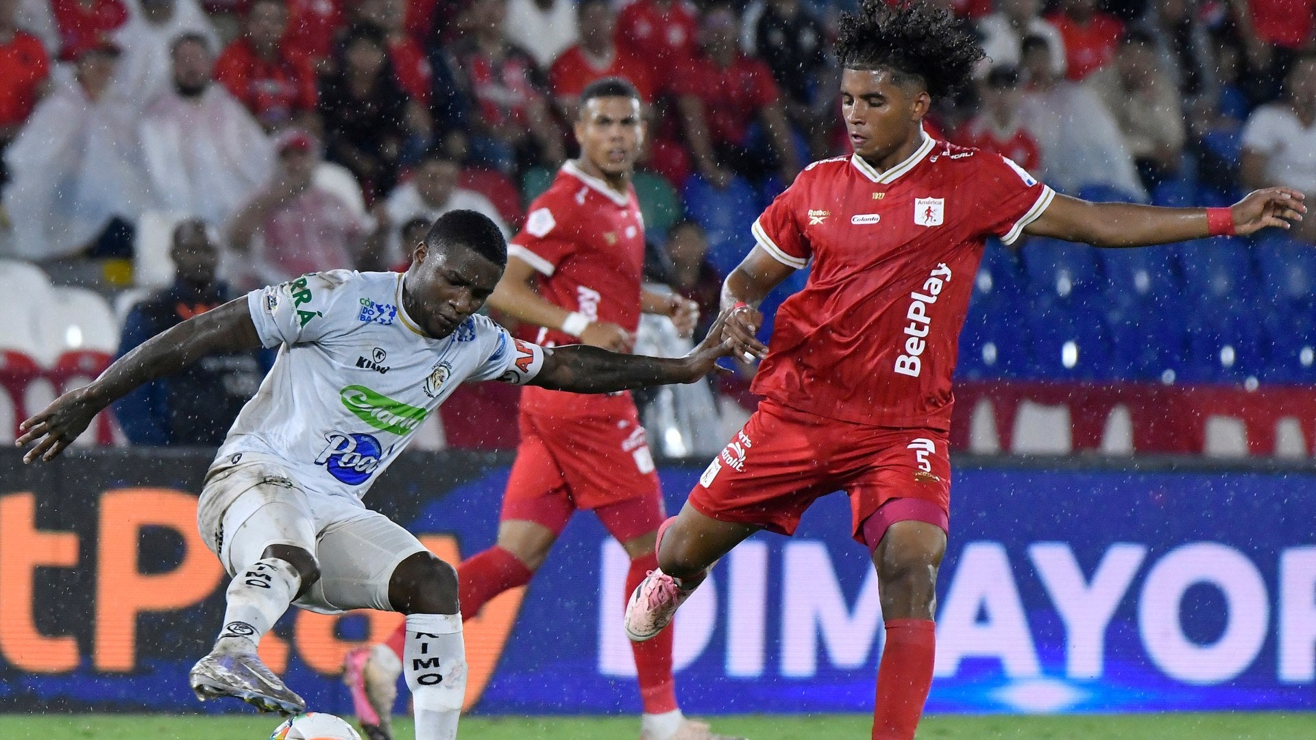 Jaguares se quedó con uno menos