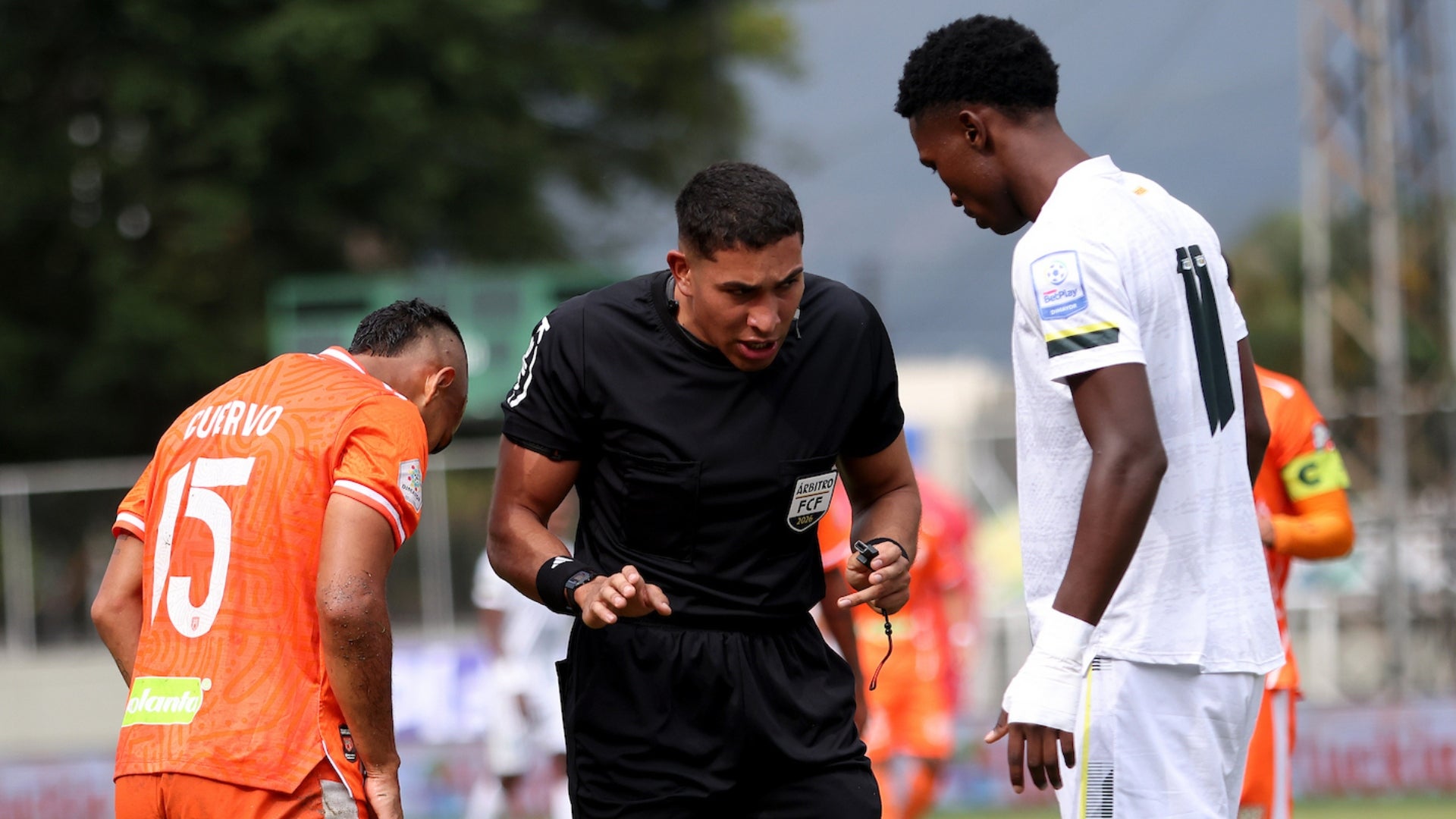 Deportes Quindío pateó penal ante Envigado por mano - VizzorImage