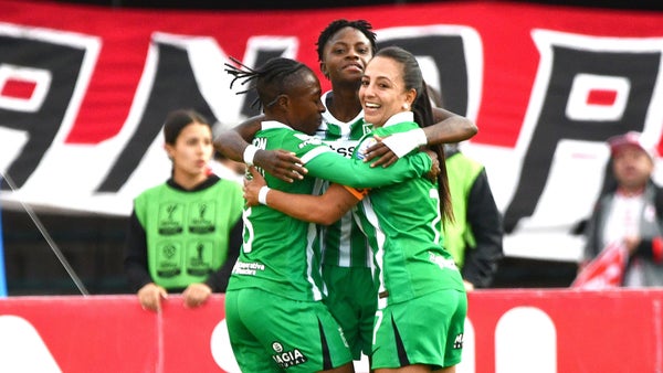 Nacional goleó en El Campín a Santa Fe y ya suma 6 puntos Nacional goleó en El Campín a Santa Fe y ya suma 6 puntos