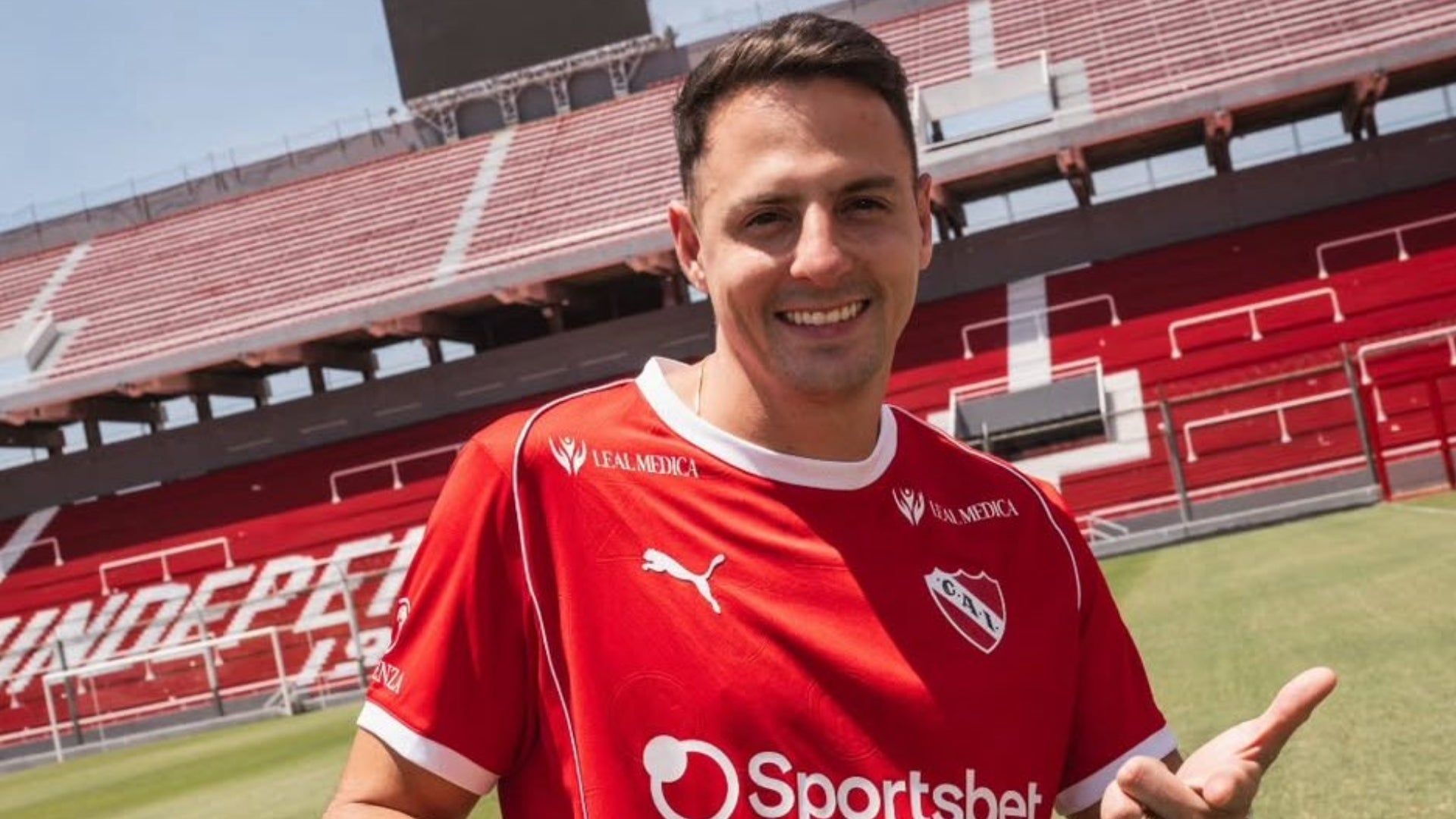 Santiago Arias hace una gran asistencia con Independiente
