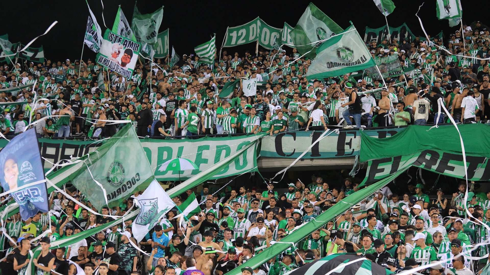 Hinchas de Atletico Nacional lanzan pulla a Millonarios en Sudamericana - AFP