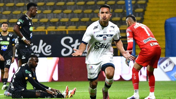 Fortaleza se hizo fuerte y le remontó a Jaguares en Bogotá