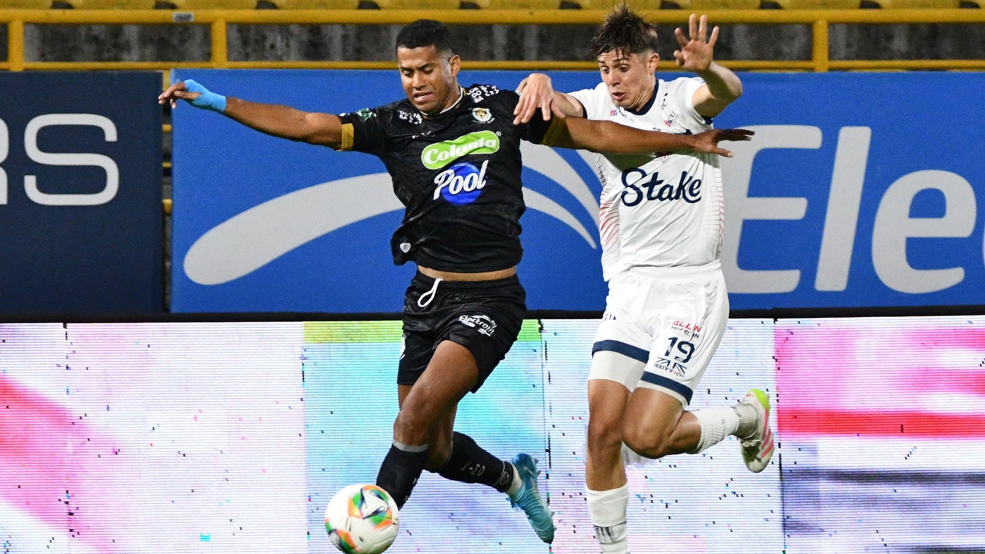 Jaguares cayó en casa de Fortaleza y también en la tabla del descenso - VizzorImage