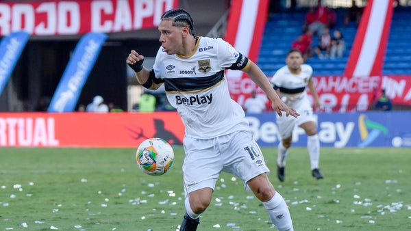 Kevin Parra asustó a Llaneros con un remate que rozó el palo