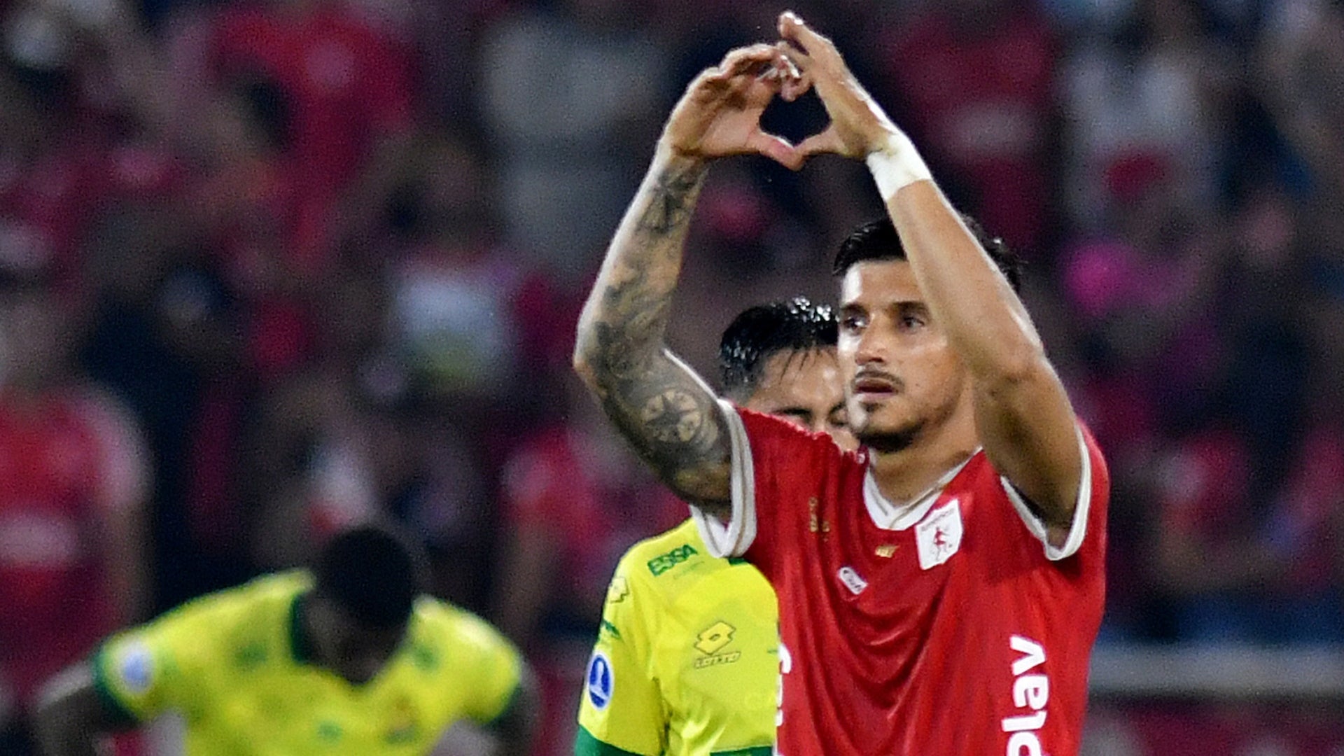 Yeison Guzmán le cumplió el sueño a pequeño hincha de América de Cali - VizzorImage