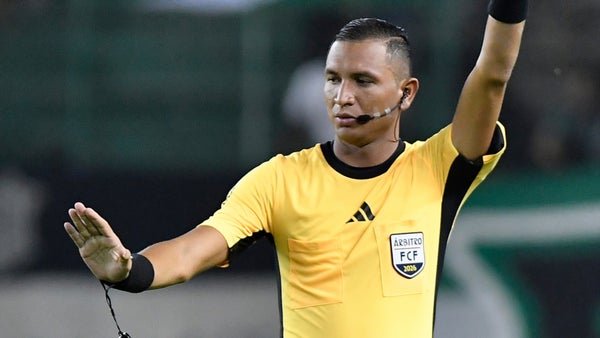 Once Caldas pateó penal vs. Cali por esta falta de Felipe Aguilar