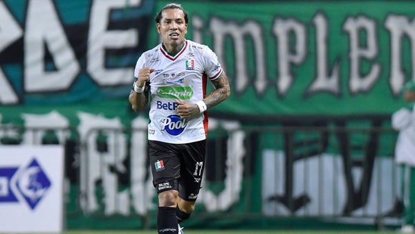 Dayro Moreno reaccionó a su tenso cruce con José Caldera