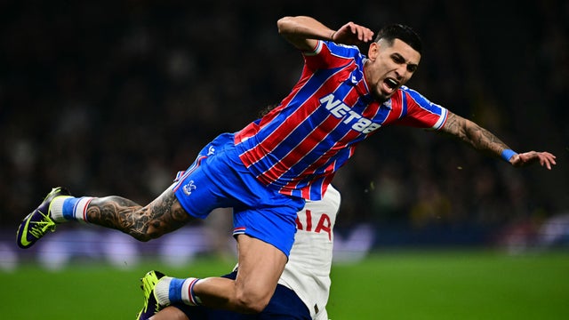 Daniel Muñoz recibió novedades sobre su lesión en Crystal Palace - AFP