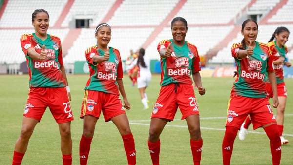 Las 'Tiburonas' se llevaron los tres puntos de su visita a Once Caldas Las 'Tiburonas' se llevaron los tres puntos de su visita a Once Caldas