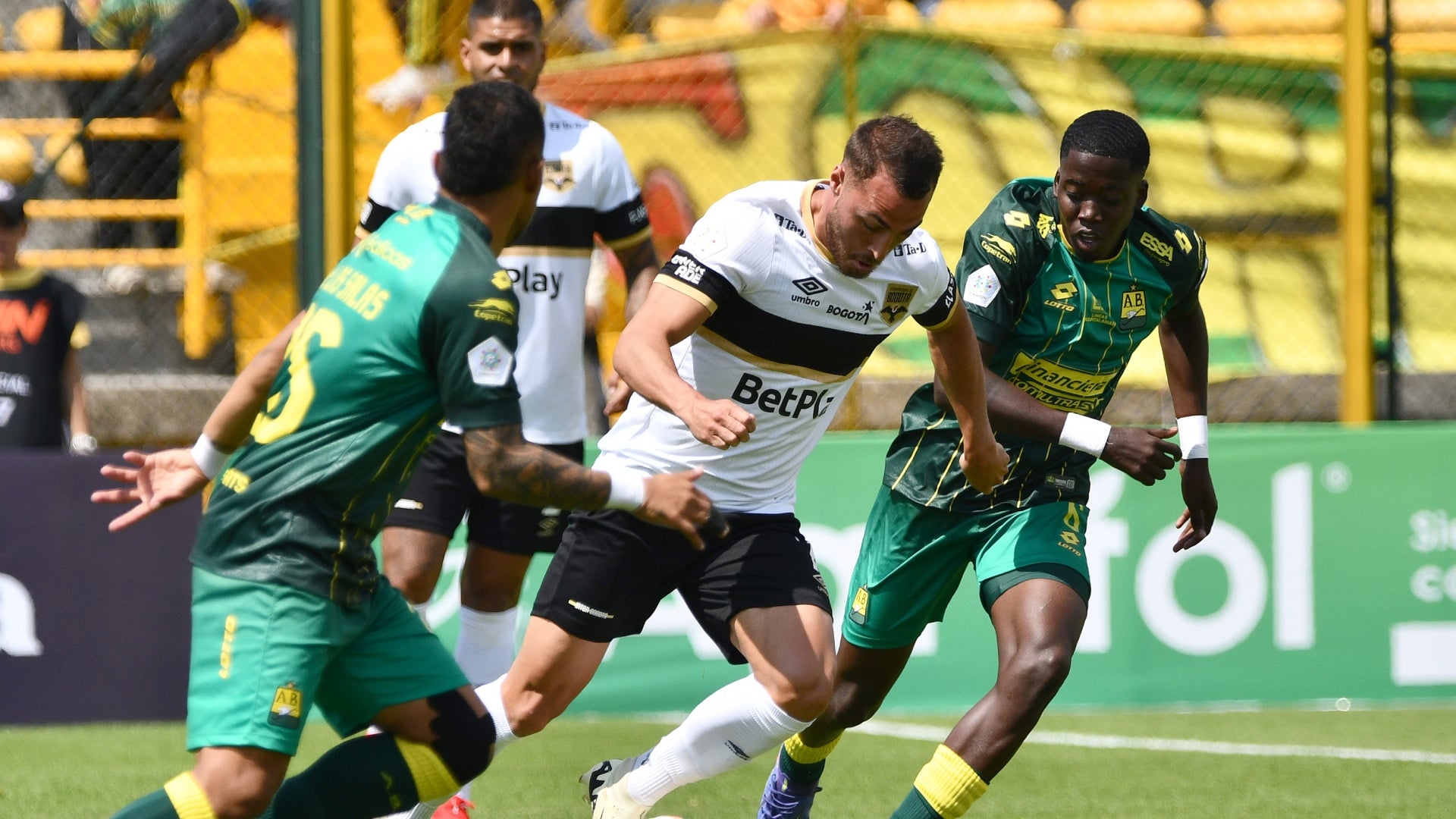 Mira la jugada de gol anulada a Inter Bogotá vs. Bucaramanga - VizzorImage