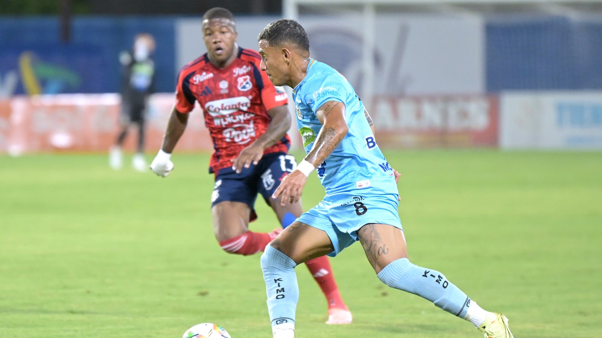 Medellín cometió doble error (primero Mantilla y luego Ichazo) y Jaguares marcó gol - VizzorImage