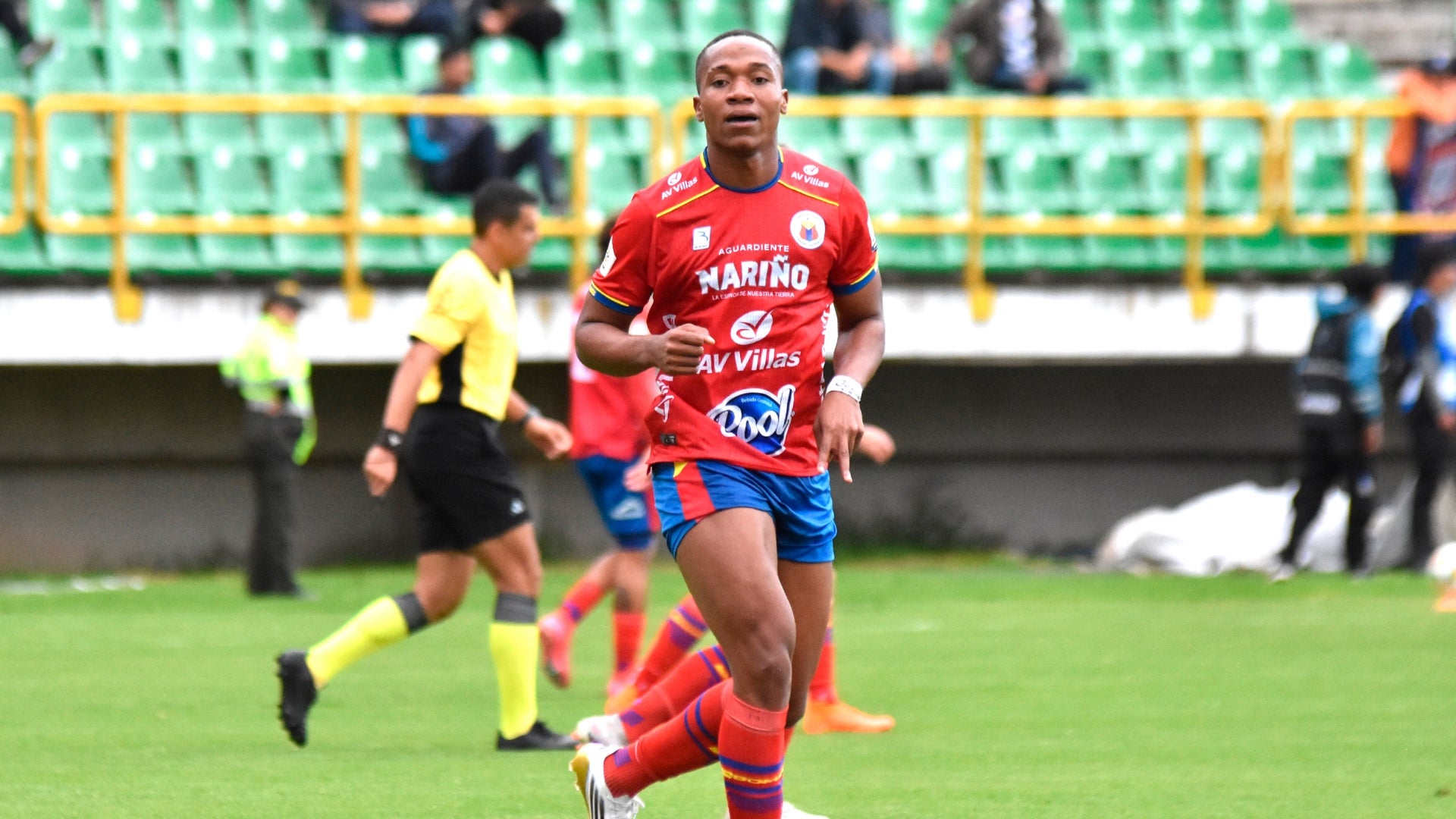 Yoshan Valois fue presentado en su nuevo club