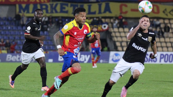 Wilson Morelo desperdició un gol cantado en el Pasto