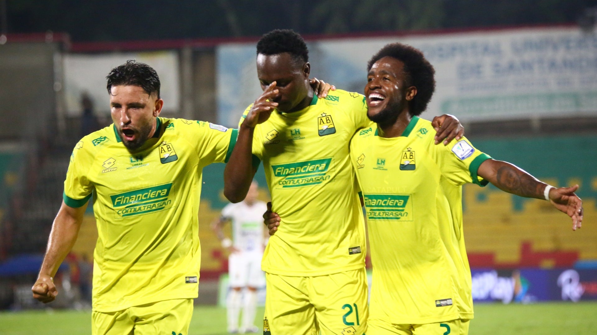 Félix Charrupí deslumbró con golazo en Bucaramanga vs. Once Caldas - VizzorImage