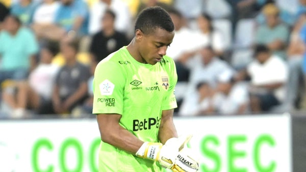 Faríñez evitó dos veces el gol de Cardona con Atlético Nacional