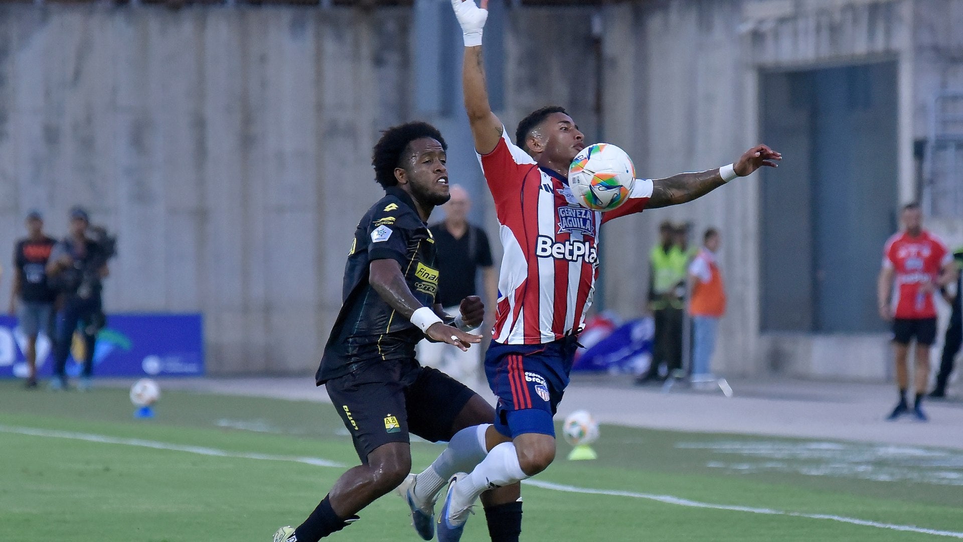 Junior falló una opción ante Bucaramanga