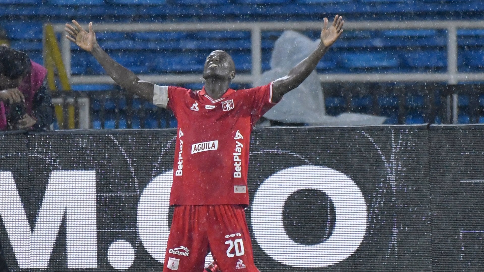 Adrián Ramos recibe una gran condecoración