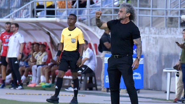 Leonel Álvarez asume responsabilidades tras la derrota de Bucaramanga Leonel Álvarez asume responsabilidades tras la derrota de Bucaramanga