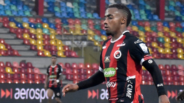 Cúcuta se queda con 10: roja a Abonía tras dura entrada Cúcuta se queda con 10: roja a Abonía tras dura entrada