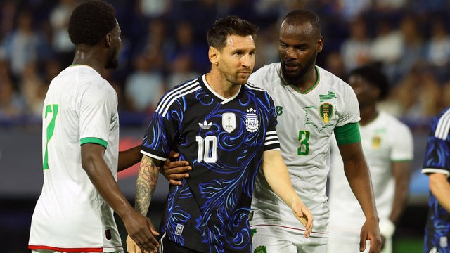 Jugadores de Mauritania protagonizaron una pelea por camisetas de Argentina