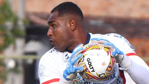 Envigado no marcó gol por atajadones del portero de Real Santander