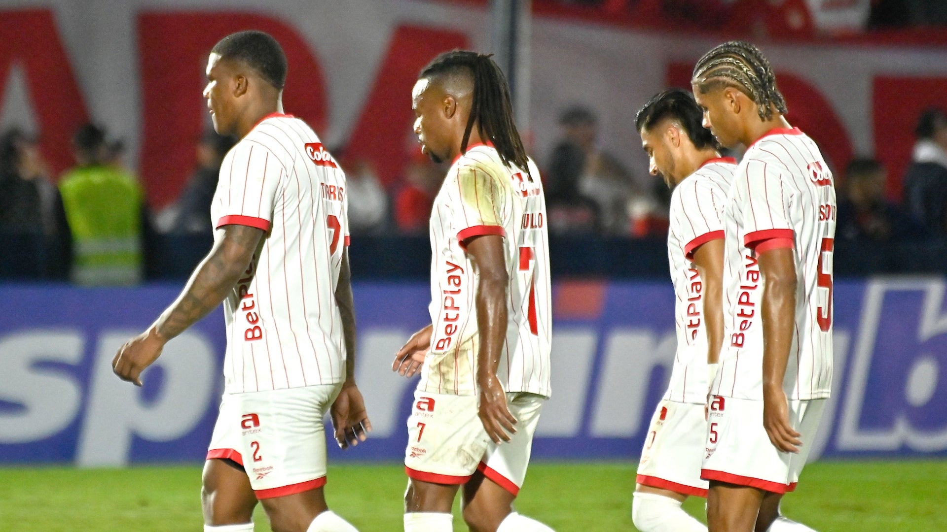 América prende alarmas por lesión de Yeison Guzmán en Sudamericana - VizzorImage
