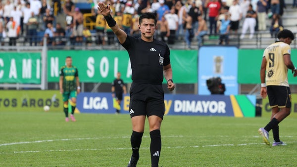 ¿Debió intervenir el VAR? Mira la polémica de Águilas vs. Bucaramanga