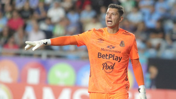 Neto Volpi salva a Deportes Tolima con doble atajada en Libertadores