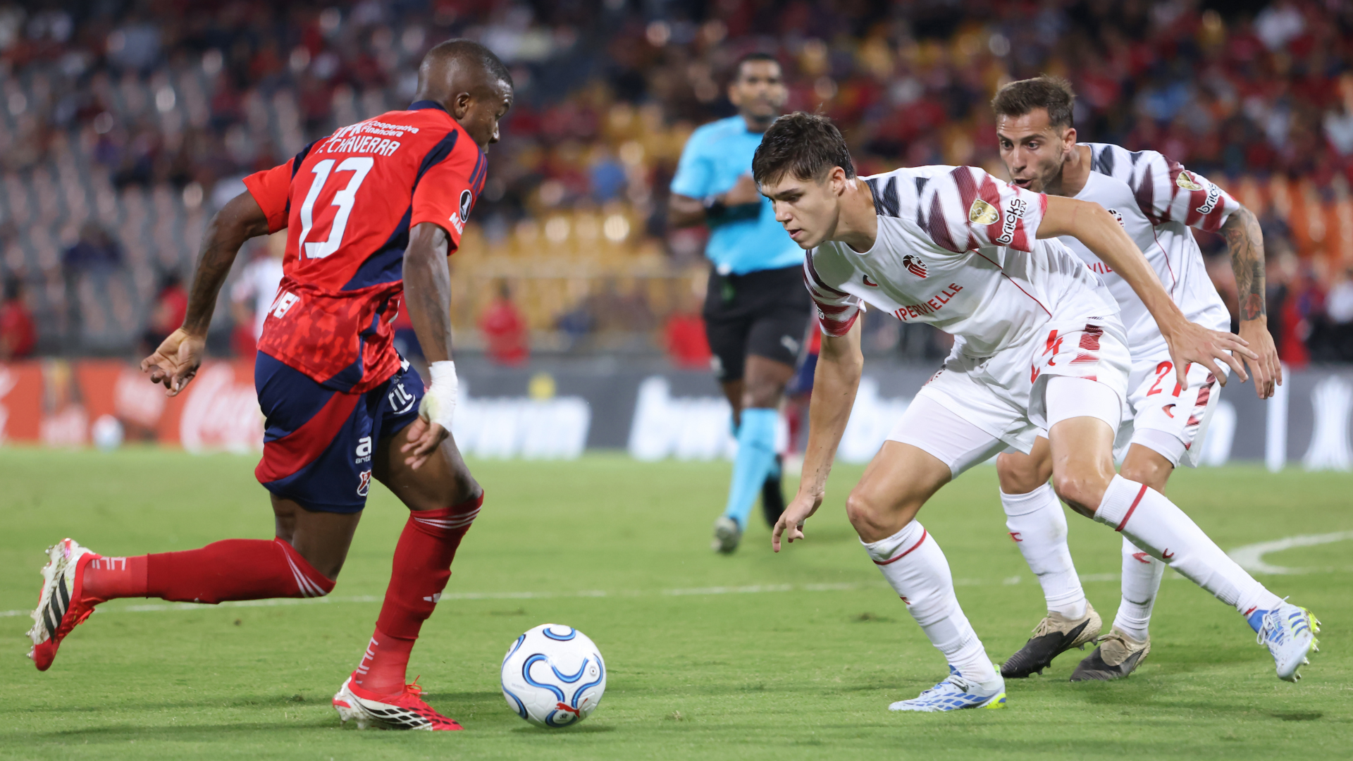 Medellín pidió esta falta como penal vs. Estudiantes ¿Polémica_ - VizzorImage