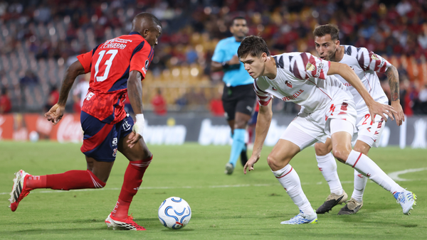 Medellín protestó aparente penal vs. Estudiantes en Libertadores Medellín protestó aparente penal vs. Estudiantes en Libertadores