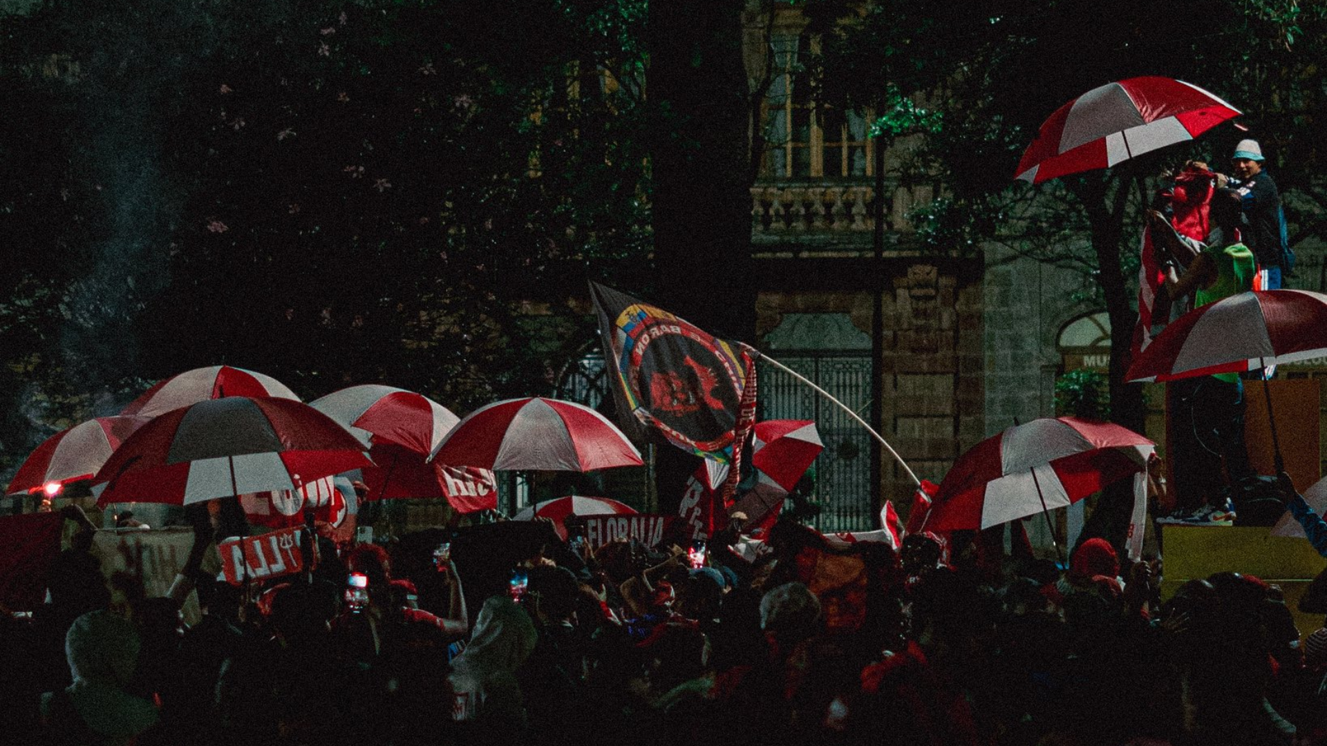 América tuvo caluroso banderazo en Ecuador previo a Sudamericana - @AmericadeCali