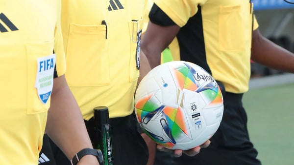 FIFA toma importante decisión sobre dos árbitros colombianos FIFA toma importante decisión sobre dos árbitros colombianos
