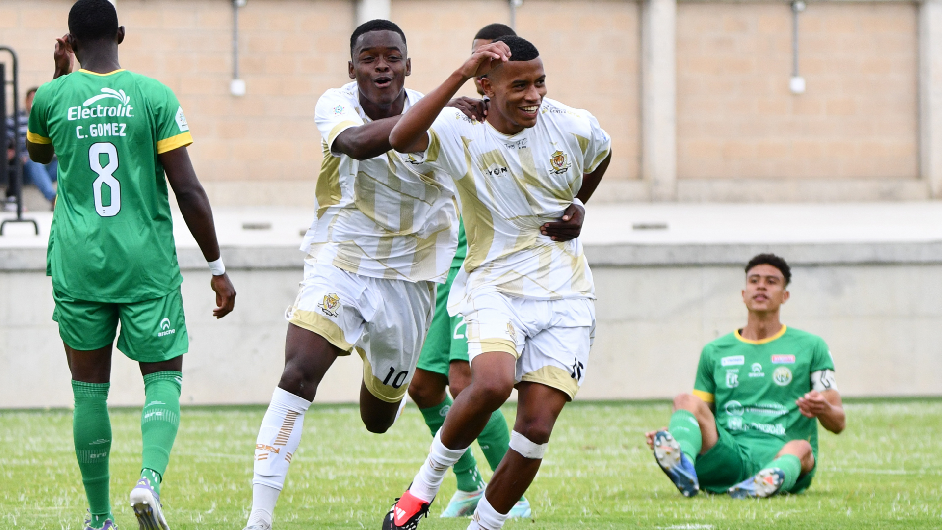 Tigres celebró curioso gol de Juan Quiñónes vs. Real Cundinamarca - VizzorImage